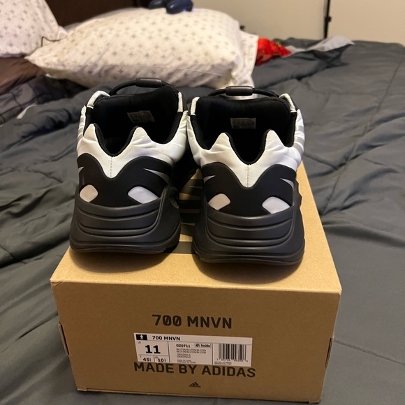 Yeezy 700 mnvn blue tint main image 4